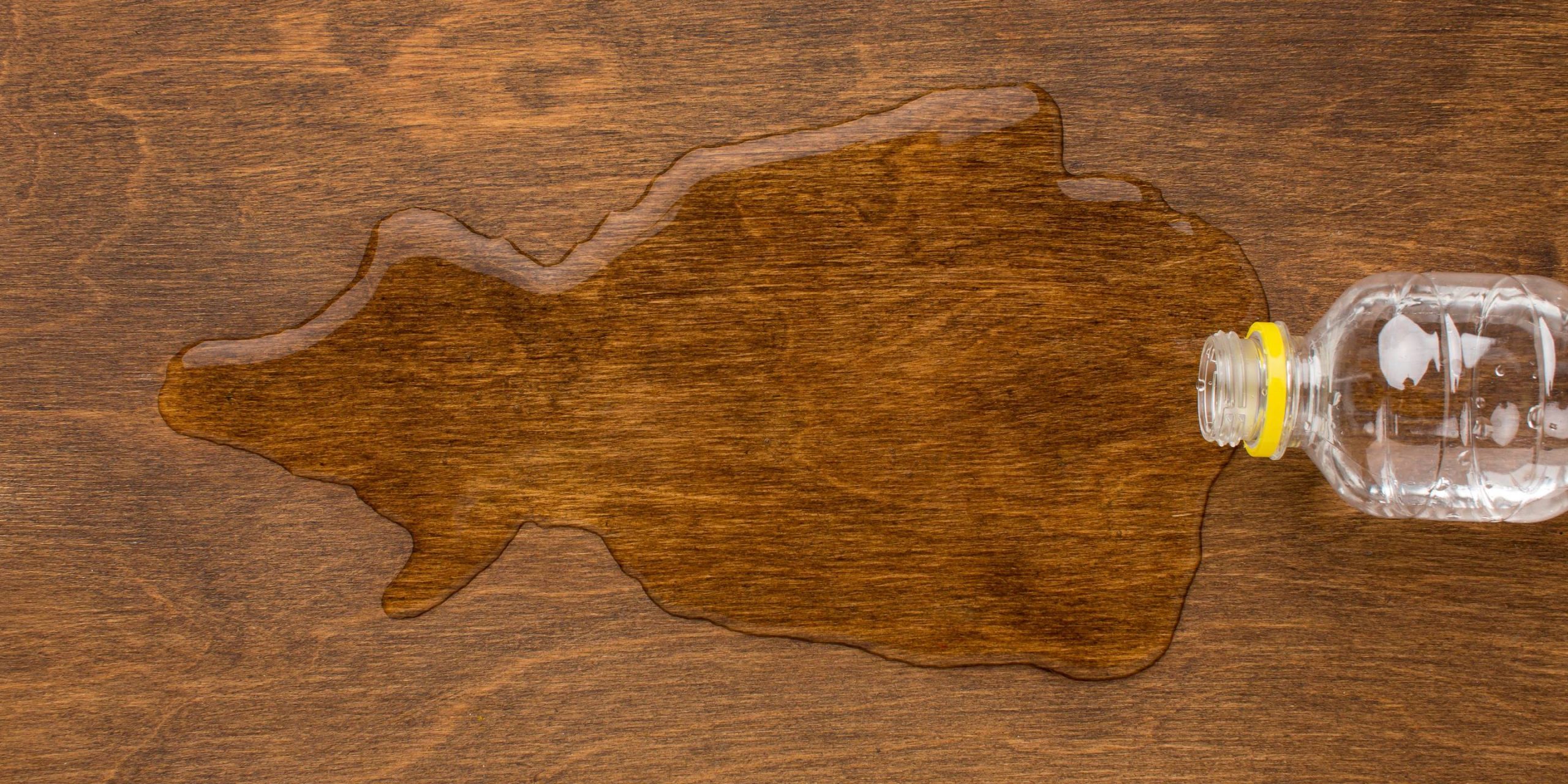 agua-derramada-botella