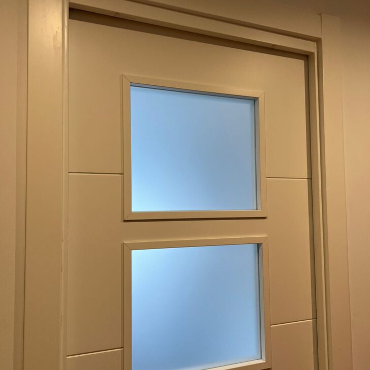 Instalación de puertas blancas interiores Instalación de puertas blancas interiores